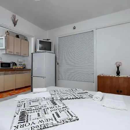 Milena アパート クラヴィツァ