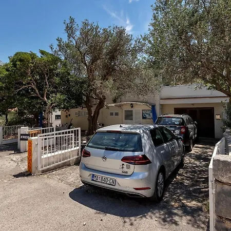 Milena アパート *